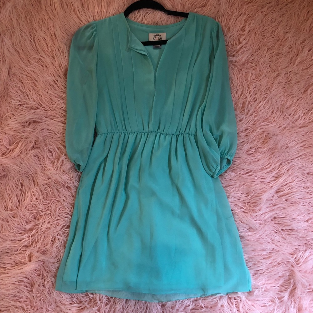 Super cute mint green dress!